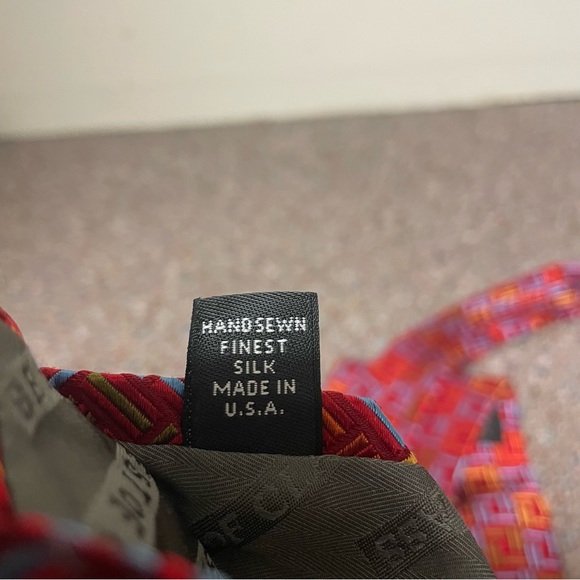 Robert Talbott Best Of Class Men’s Neck Tie 100% Silk Made In USA Red Geometric - Picture 4 of 5